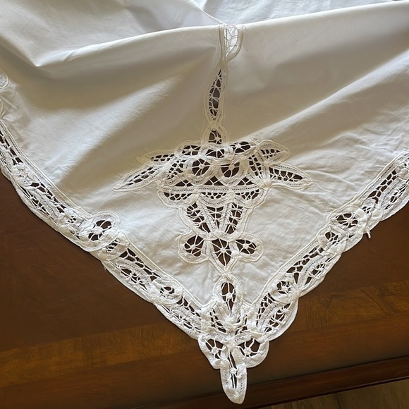 White cotton Batternburg lace 68” x 82” tablecloth - Picture 6 of 13